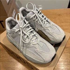 Adidas Yeezy boost 700 Salt
